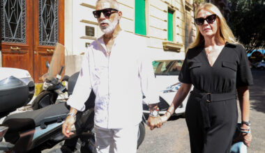 «Non ci arrendiamo, portiamo avanti la nostra musica e i nostri sogni». Il titolo della canzone