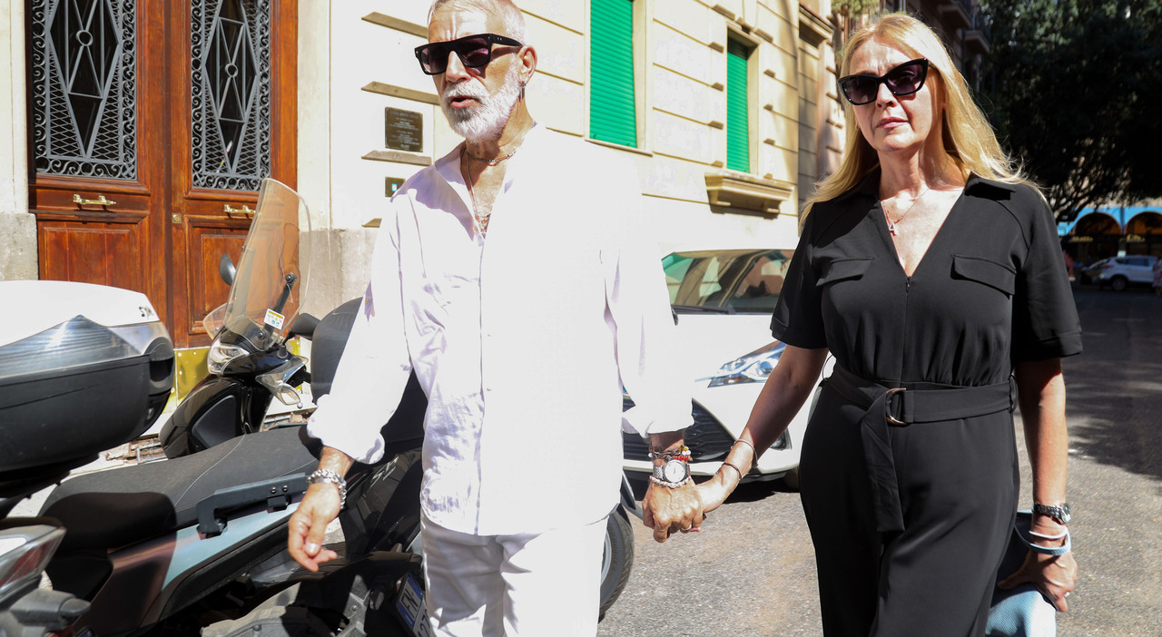 «Non ci arrendiamo, portiamo avanti la nostra musica e i nostri sogni». Il titolo della canzone