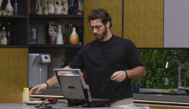 Chi è Omer Elomari, finalista del Grande Fratello: l'infanzia difficile, il trasferimento in Italia e la storia con Rasha - Il Messaggero