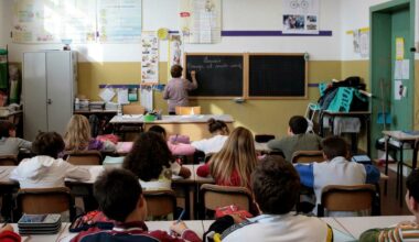 la denuncia dei genitori, il piccolo è sotto choc