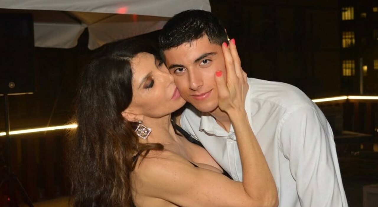 Carmen Di Pietro e il figlio Alessandro Iannoni a Verissimo, la showgirl: «Ho avuto una storia con Sylvester Stallone» - Il Messaggero