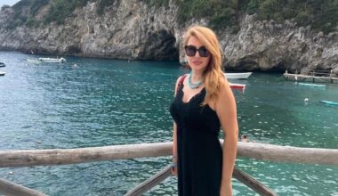 Cava de' Tirreni, uccide la compagna, ferisce anche la suocera poi si lancia dal tetto