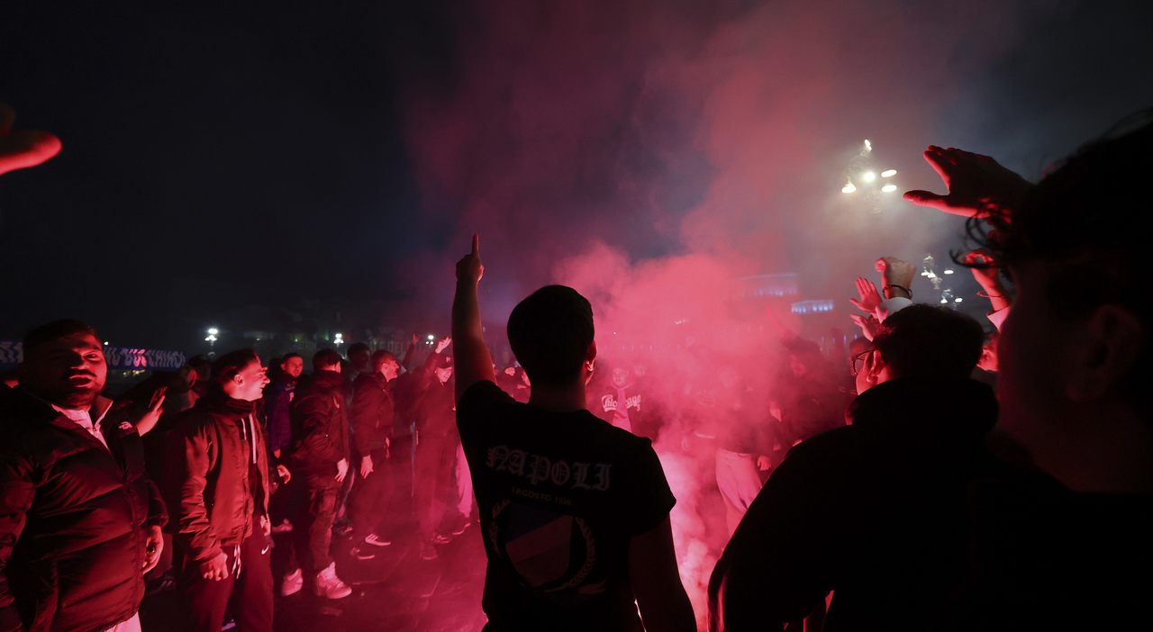gli azzurri atterrano a Capodichino dopo la Supercoppa