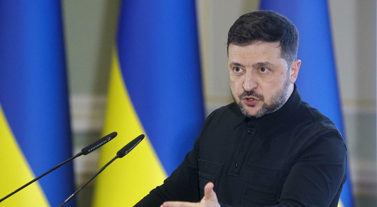 Zelensky: «Chiediamo la pace per l'Ucraina». Poi augura la morte a Putin: «Un sogno condiviso»