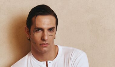 «Sono single per non tradire, ma vorrei dei figli. Scappato di casa a 15 anni, ho vissuto in una comune»