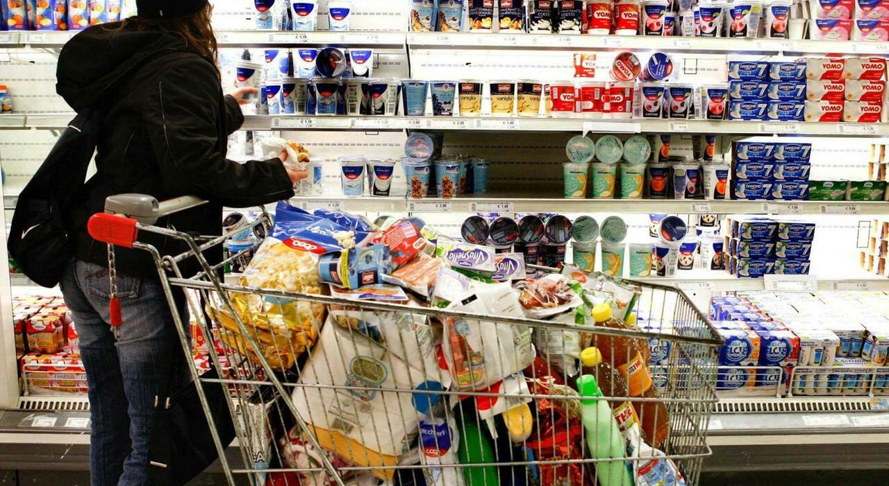 Supermercati aperti a Santo Stefano, dove fare la spesa il 26 dicembre: la lista completa
