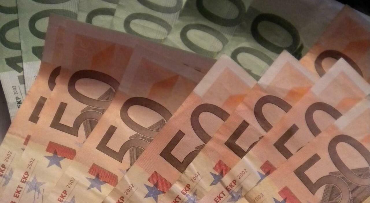 aumenti mensili da 1 a 4 euro. Ecco gli operatori coinvolti