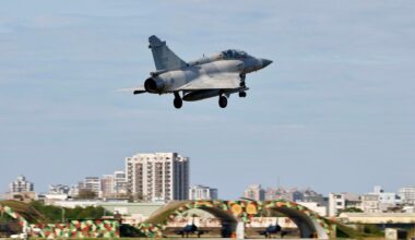 Cina, prove di guerra a Taiwan: maxi manovre militari, l’isola circondata. «Rilevati 89 jet e 28 imbarcazioni» - Il Messaggero