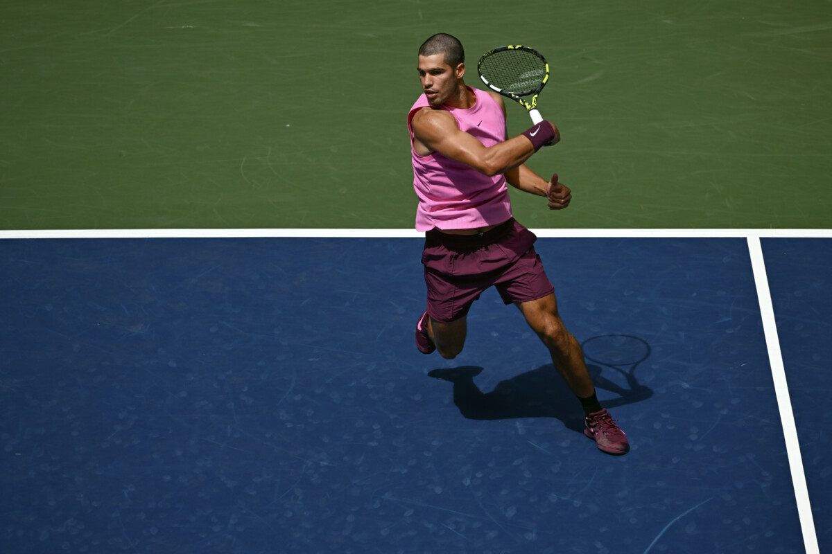 Alcaraz torna in campo per la prima esibizione della sua off-season, ma a vincere in America è Tiafoe