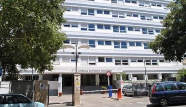 Anziani al Pronto soccorso, l’Aou di Sassari avverte: rischio infezioni, attese, stress, portateli solo se necessario