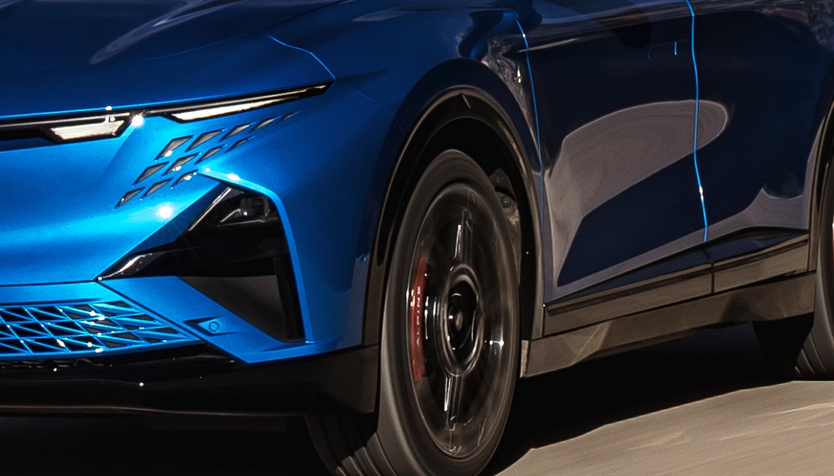 Alpine A390, la sport fastback elettrica che cambia volto al marchio