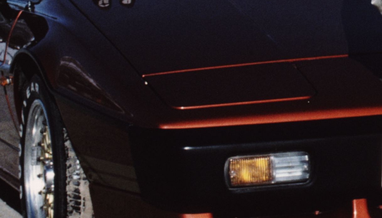 Acquistano un container da 125 euro, la sorpresa: dentro c’è un'auto da quasi un milione