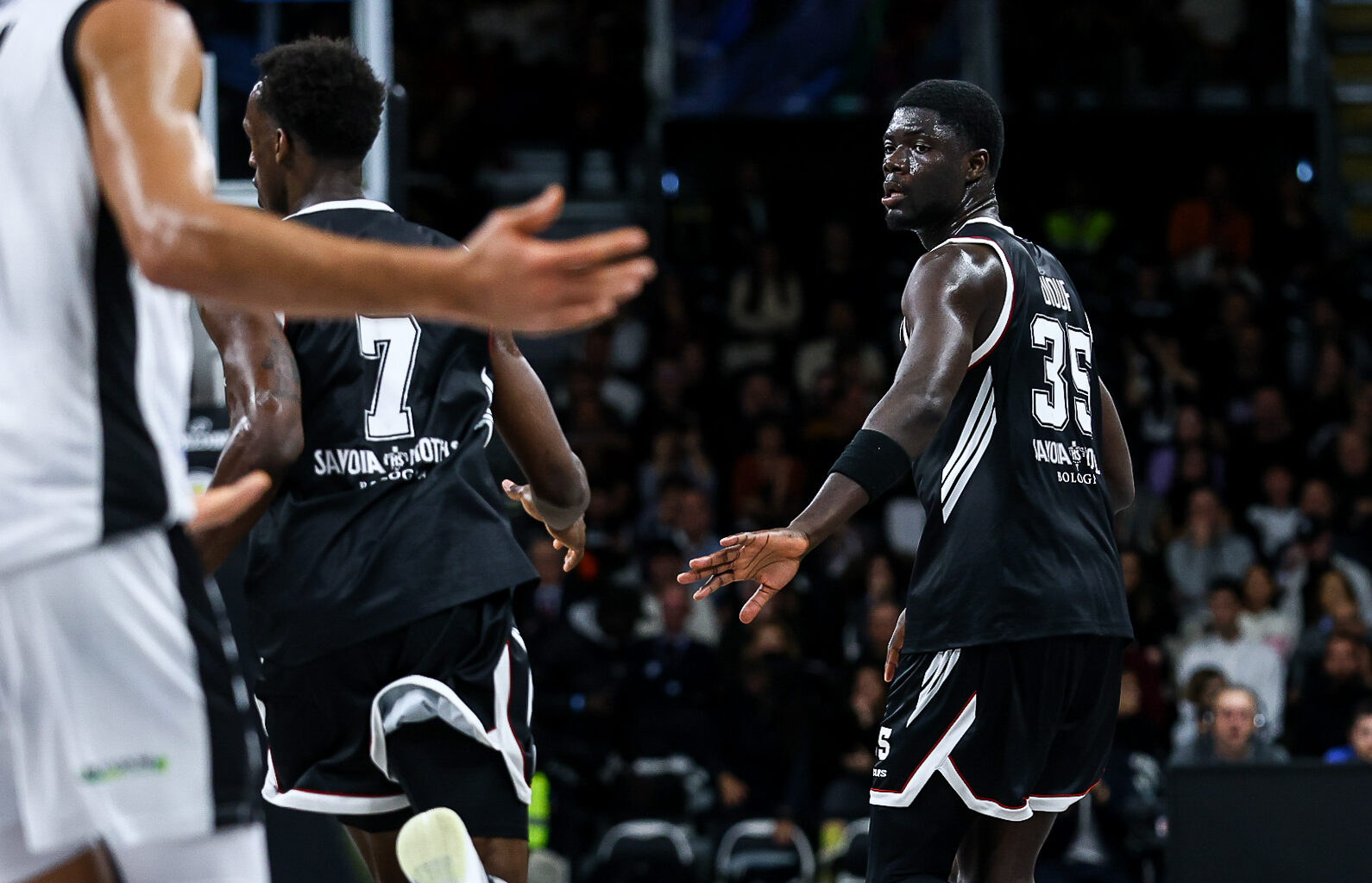 BM ON LBA / LE PAGELLE: VIRTUS CHE TROVA PIÙ PROTAGONISTI. IN PARTICOLARE OTTIME PROVE DI MORGAN, DIOUF E NIANG. PER TORTONA IL MIGLIOR REALIZZATORE È VITAL, MA SONO TANTI GLI ERRORI PER LA SQUADRA DI FIORETTI - DI EDOARDO TAMBA