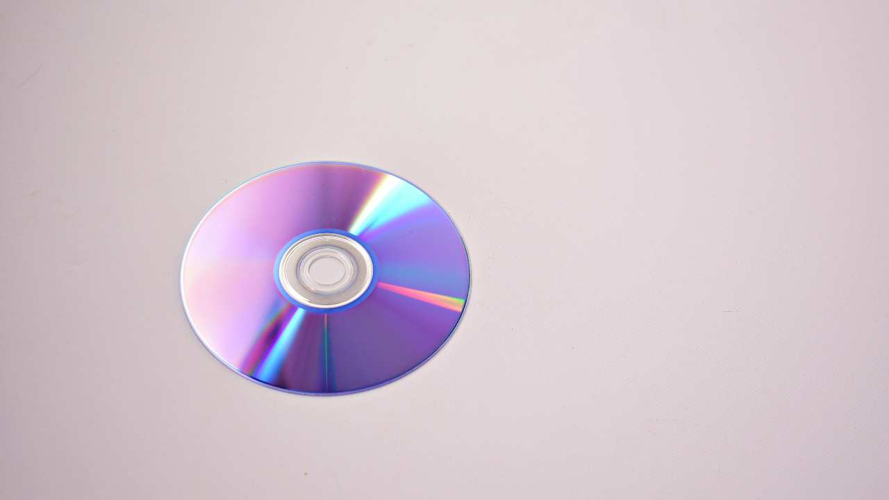 Mia cugina ha trovato questo CD in cantina e ora è alle Maldive con tutta la famiglia | Venduto per migliaia di €: hai un tesoro in casa e non lo sapevi