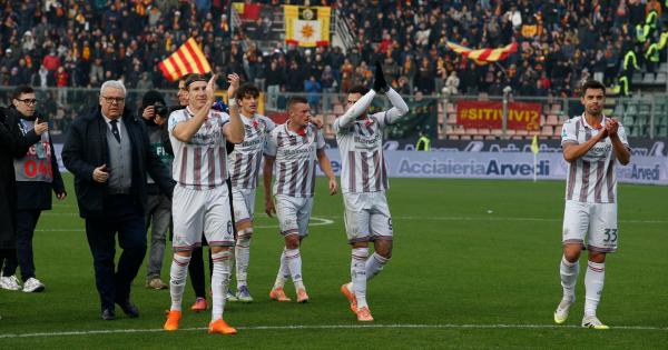 Colpaccio Cagliari, 1-0 alla Roma (in dieci) e allunga sul Parma. La Cremonese non si ferma più: 2-0 al Lecce - Risultati e classifica