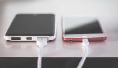 Questo caricabatterie va buttato: la legge è passata e tu sei rovinato | L'UE ci fa buttare almeno 100 €