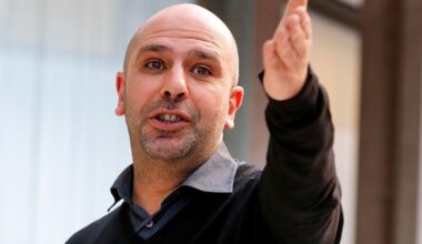 Checco Zalone, i conti non tornano: fatturato in calo in attesa del nuovo film