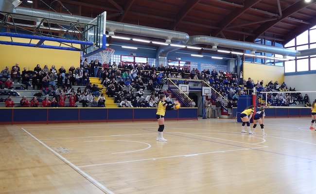 Le giovani pallavoliste in campo in Valle per la Christmas Volley Cup