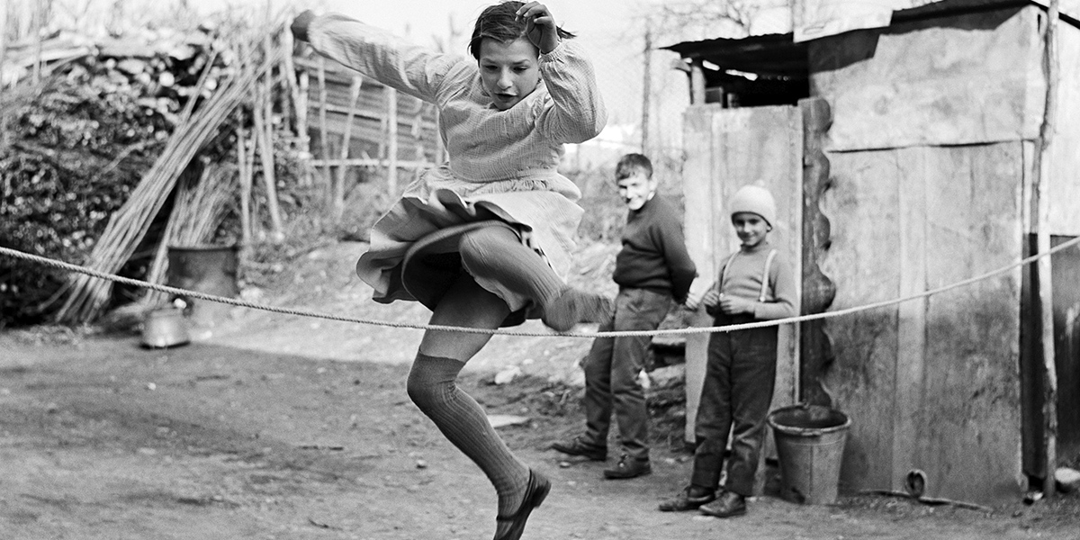 Volti del Neorealismo, paesaggi e contrasti nella fotografia di Elio Ciol