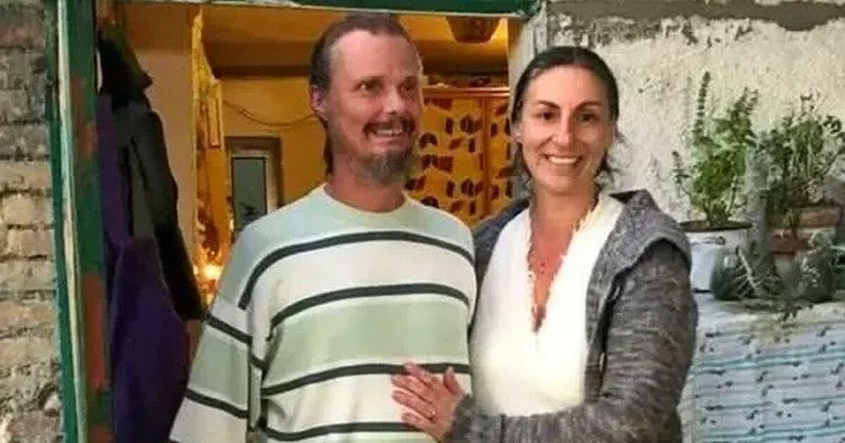 Famiglia nel bosco, “rigidi e contrari a collaborare”: il Tribunale dispone la perizia psichiatrica per i genitori. Perché i bimbi restano in comunità