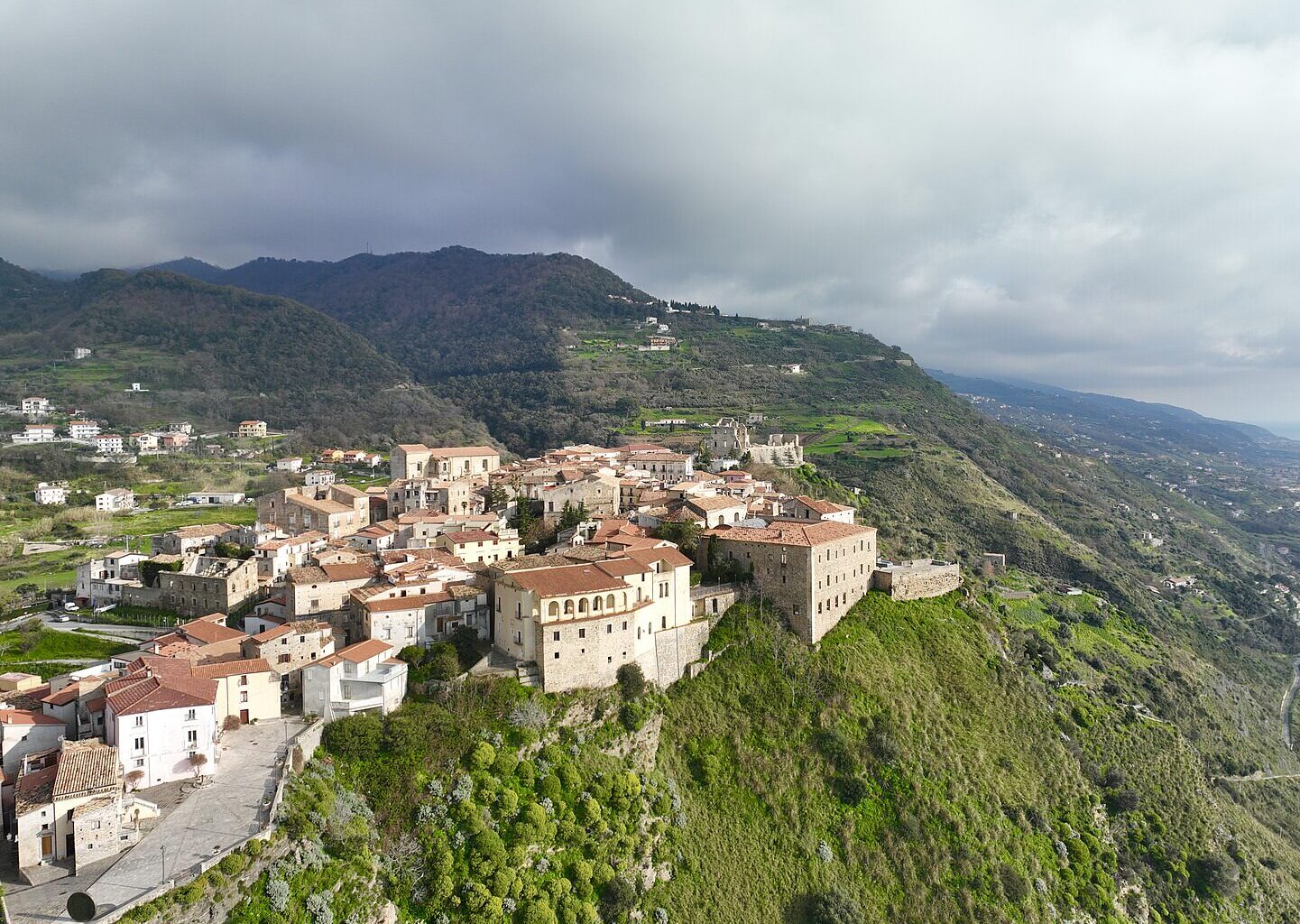 Gli affreschi di Salvatore Fiume a Fiumefreddo stasera su Rai Storia • Meraviglie di Calabria