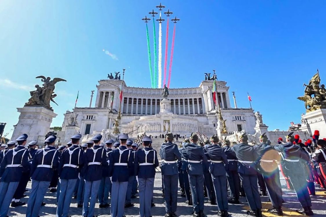 Domani 5 dicembre il volo delle Frecce Tricolore a Roma, dove vederle