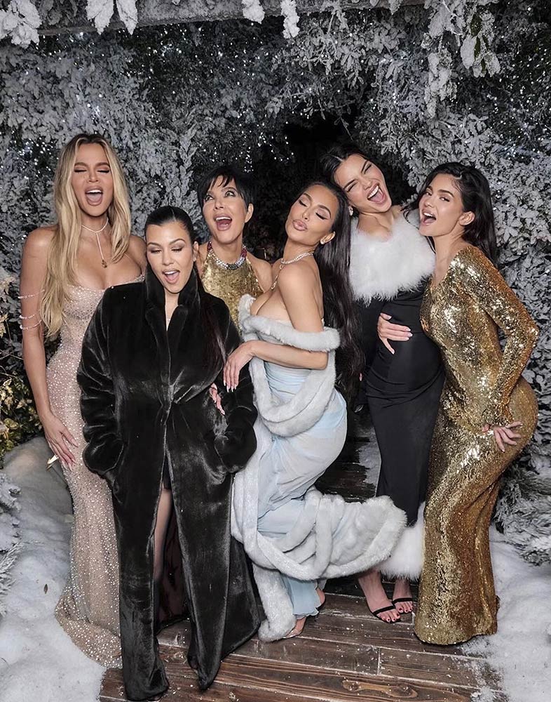 Dentro il Christmas Party esagerato Kardashian-Jenner: le foto