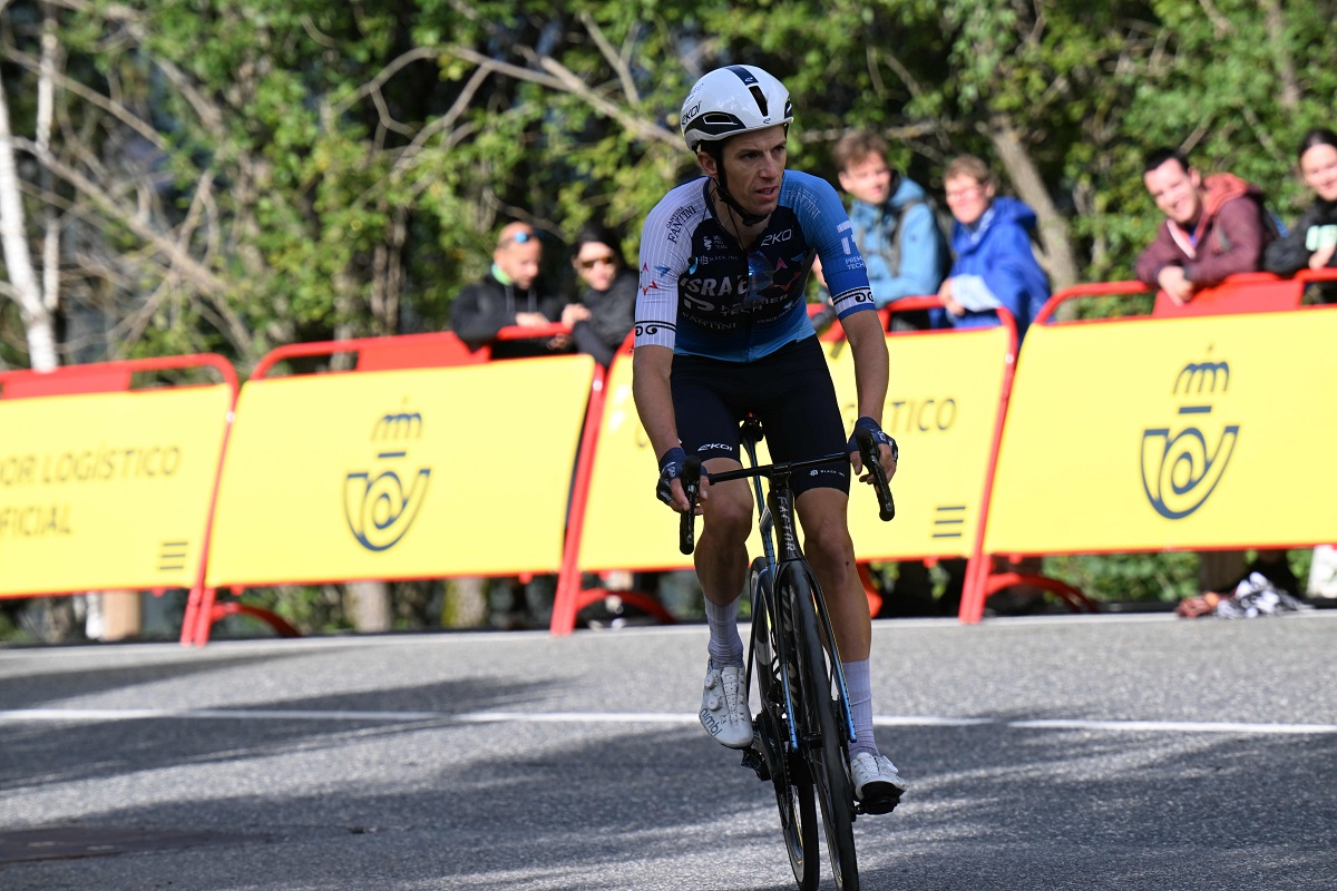 NSN Cycling Team, George Bennett: "Il 2025 anno più difficile della mia vita. Pogačar? Nessuno può batterlo, quindi le squadre devono diversificare un po' per avere successo"