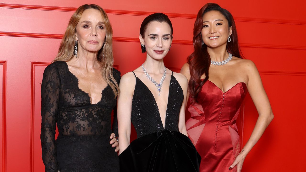 Emily in Paris 5, tutti i look sul red carpet della première parigina