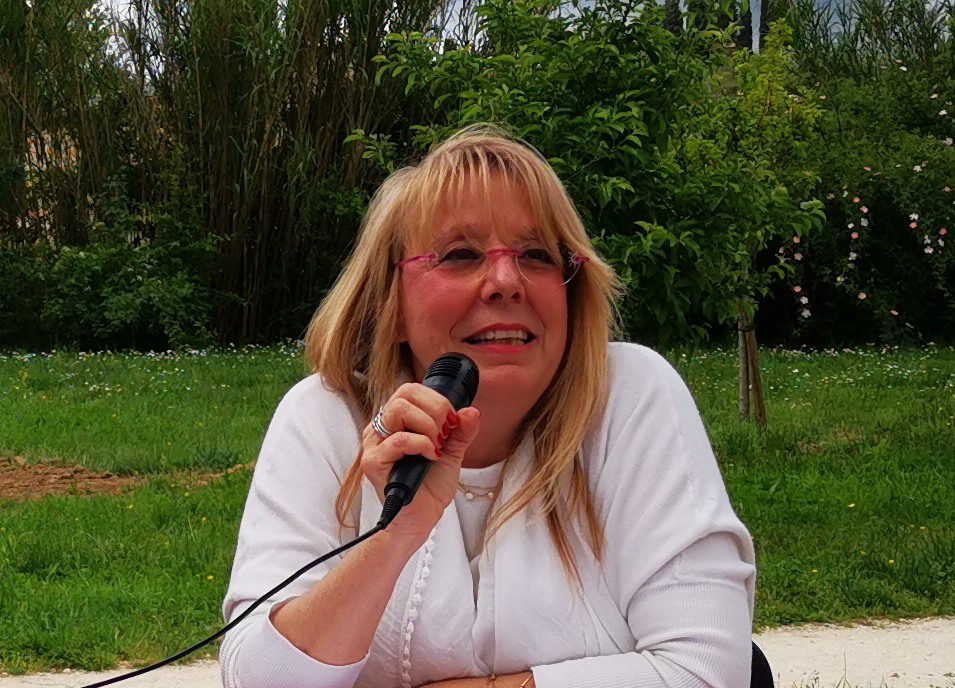 "In realtà gli esclusi dalla festa sono quelli che non dovevano cantare ma solo guardare"