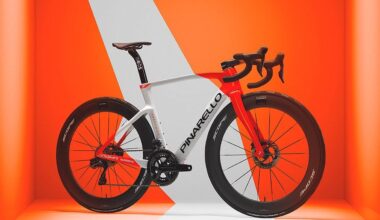 Ineos Grenadiers, la bici Pinarello per la stagione 2026 con le nuove ruote Scope