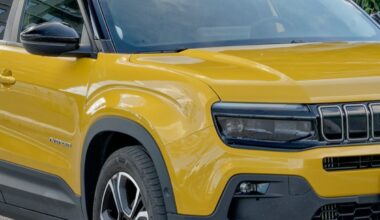 Jeep Avenger leader dei SUV, elettrico e gamma fanno la differenzacdfgt hyjukml