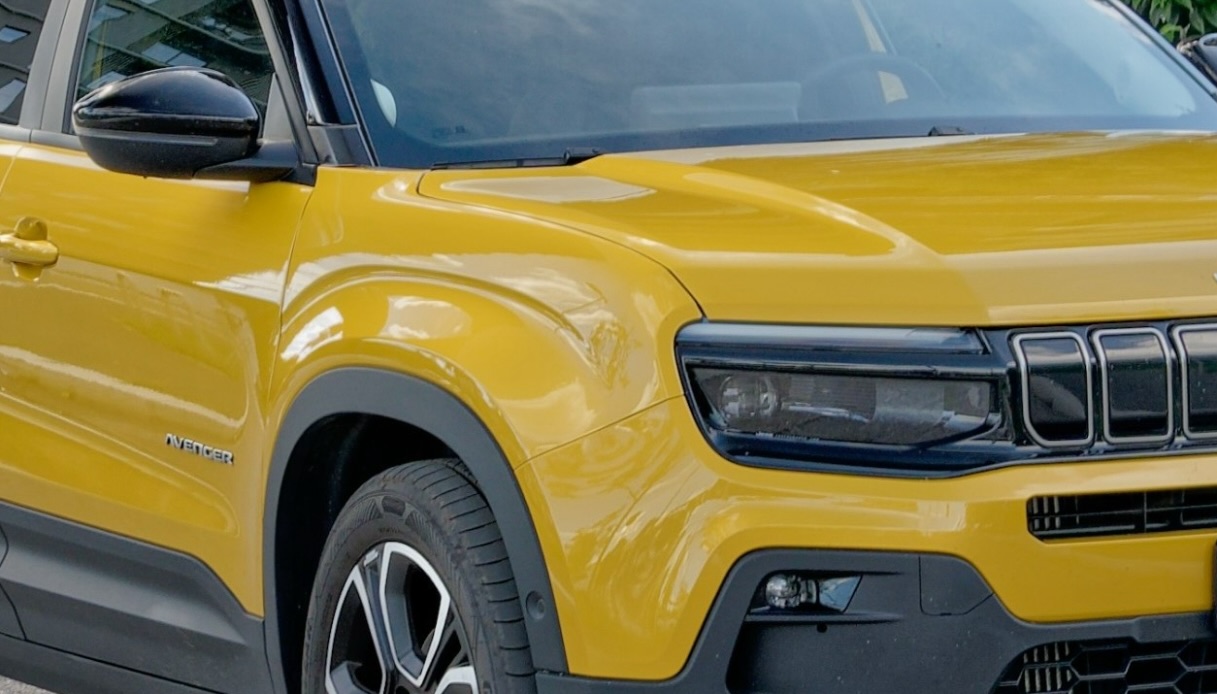 Jeep Avenger leader dei SUV, elettrico e gamma fanno la differenzacdfgt hyjukml