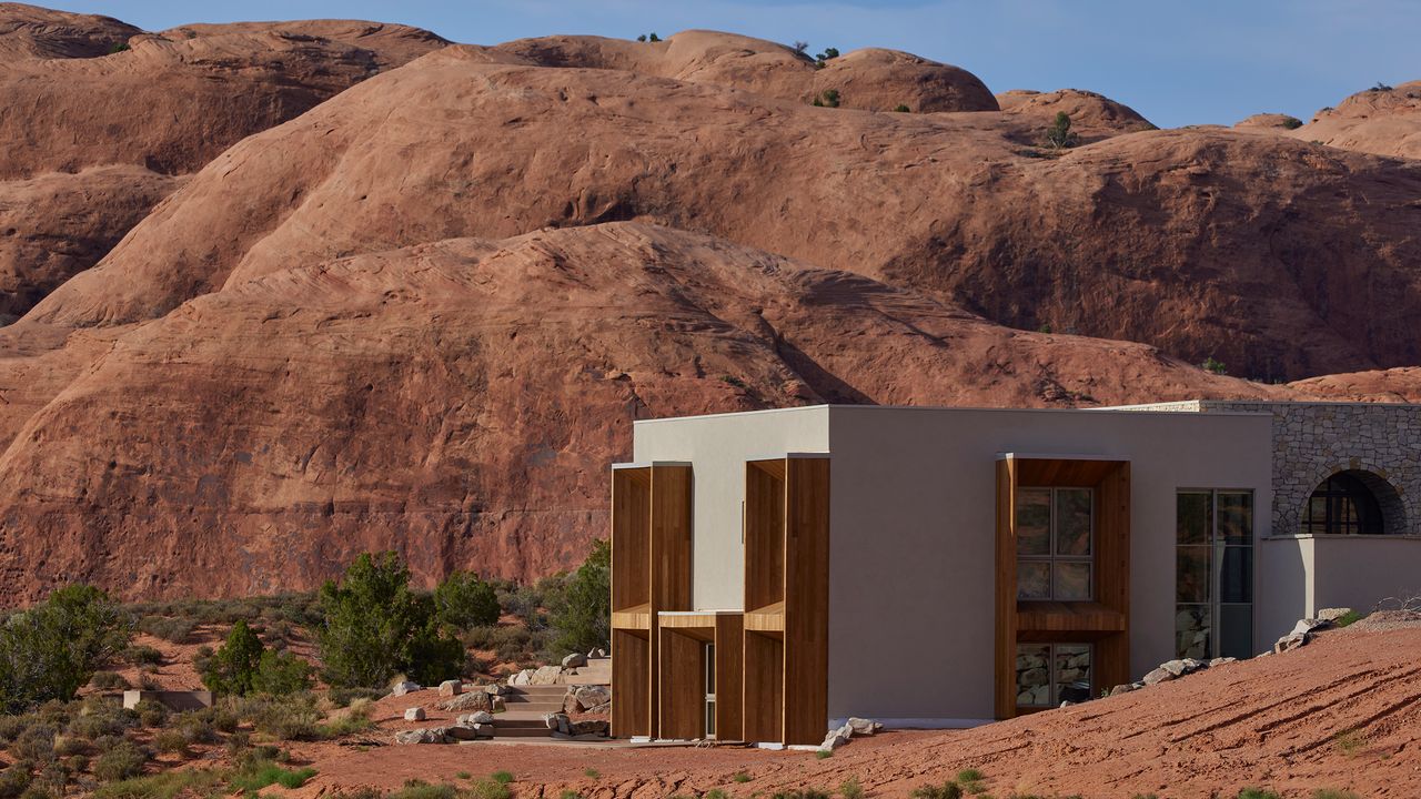 Da avamposto minerario a rifugio di famiglia: questa casa tra le montagne rocciose sembra essere uscita da un moderno film western