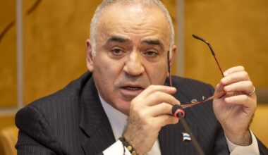 Russia, Garry Kasparov: ordinato l'arresto in contumacia per il campione di scacchi