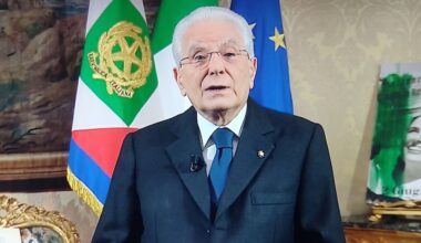 Mattarella: Italia repubblicana storia di successo nel mondo grazie alla coesione sociale. Ai giovani: coraggio