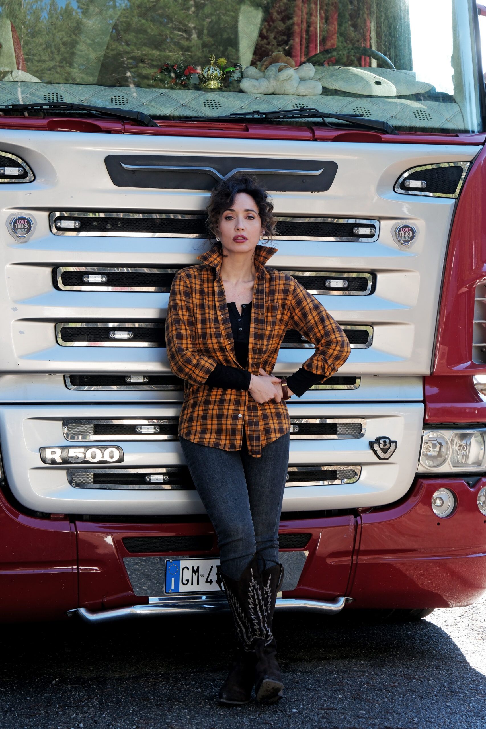 Torna la serie “Purché finisca bene”: stasera in tv c’è “La voce di Cupido” con la camionista Chiara Francini- immagine 4