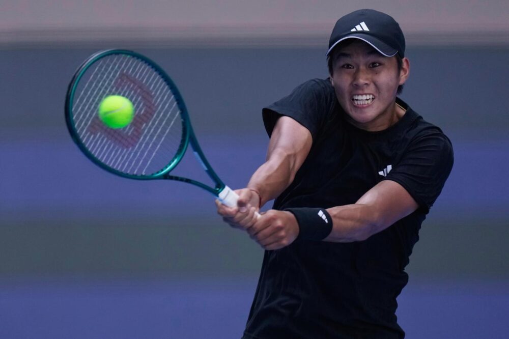 fari puntati su Tien, Engel la mina vagante