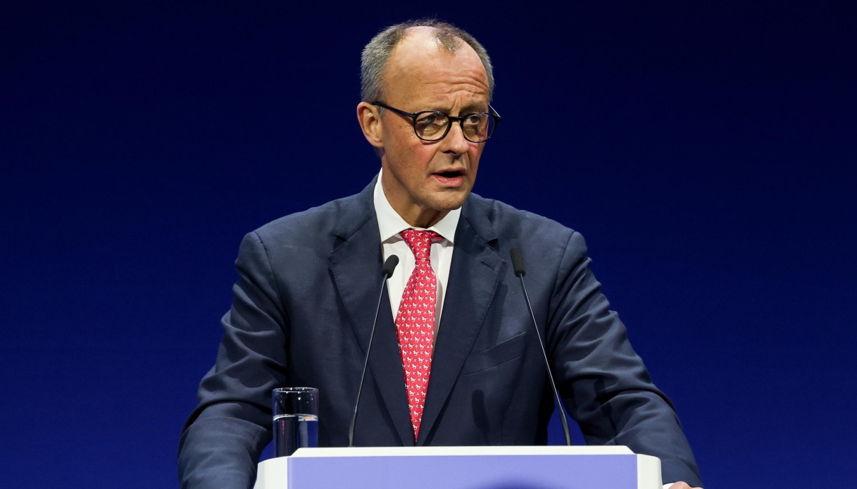 Il cancelliere tedesco Merz invia lettera all'Ue per eliminare lo stop ai termici nel 2035