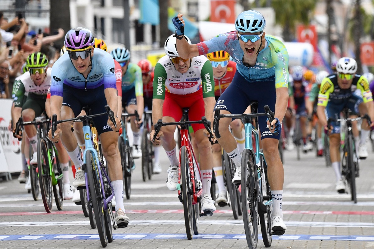 XDS Astana, con la promozione di Lev Gonov si completa la rosa 2026: "Sono determinato a dimostrare di essere un corridore all'altezza"