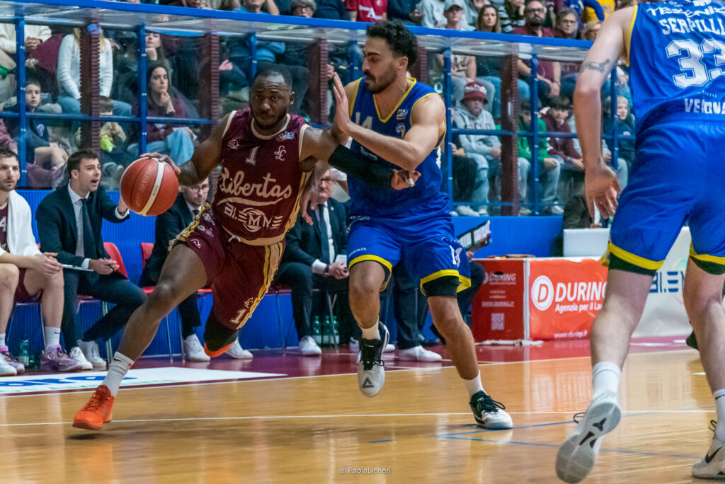 A2 Maschile: Cade la capolista Pesaro, sale la Libertas Livorno. Quattro le partite rinviate