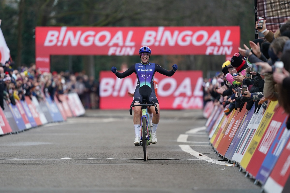 CDM Ciclocross, Lucinda Brand vince la sfida con Ceylin Alvarado ad Anversa - 7ª Sara Casasola