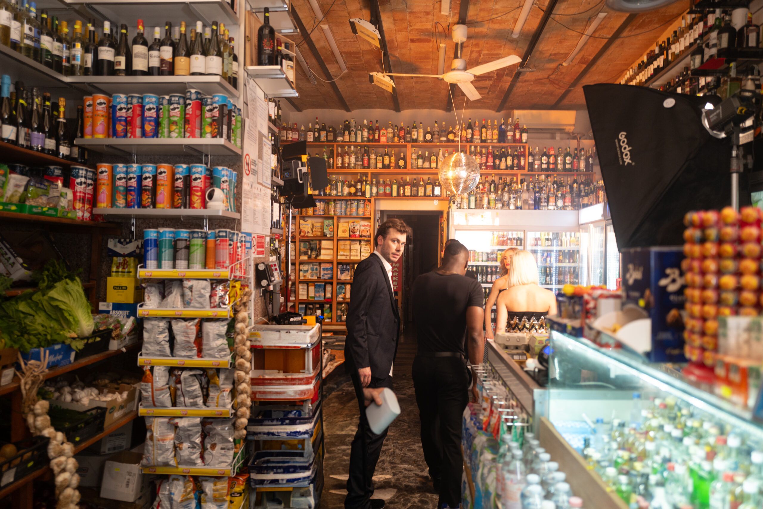 Filippo Laganà e il suo “La La Land” alla romana: “Minimarket” arriva su RaiPlay e non è solo Kevin Spacey- immagine 3