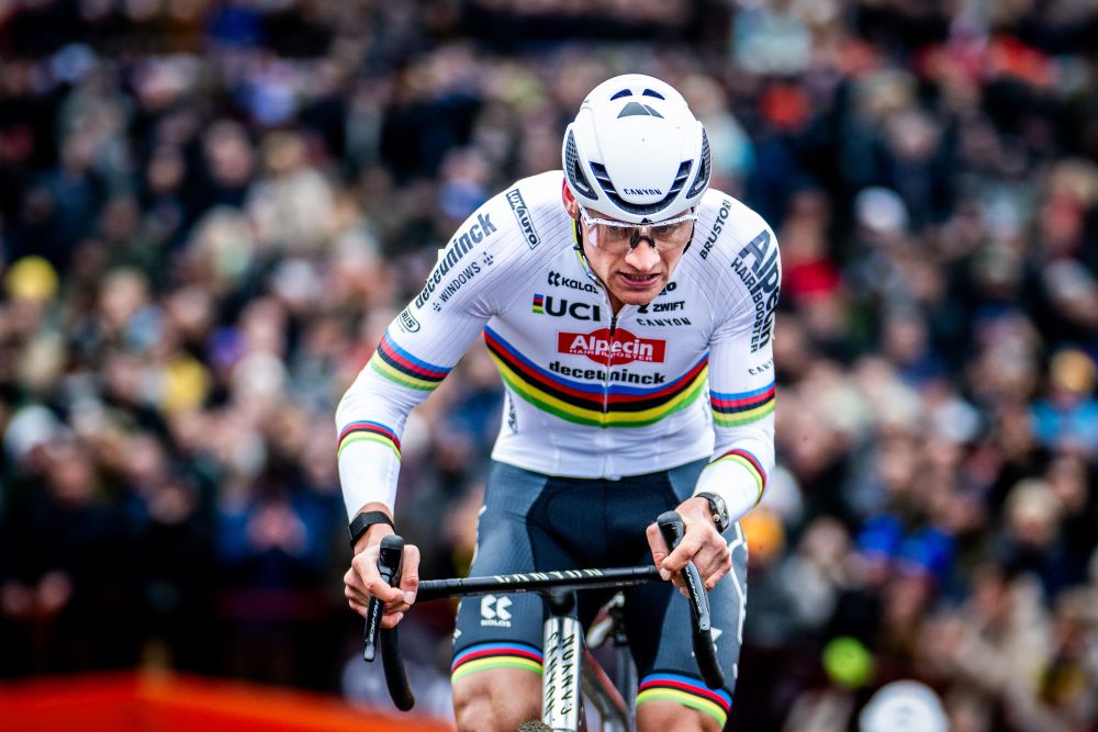 Van der Poel a caccia del poker a Gavere