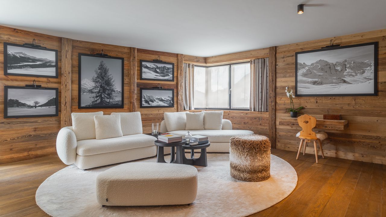 Nella casa dell’ex campione del mondo di sci: uno chalet a St. Moritz dagli eleganti dettagli in legno