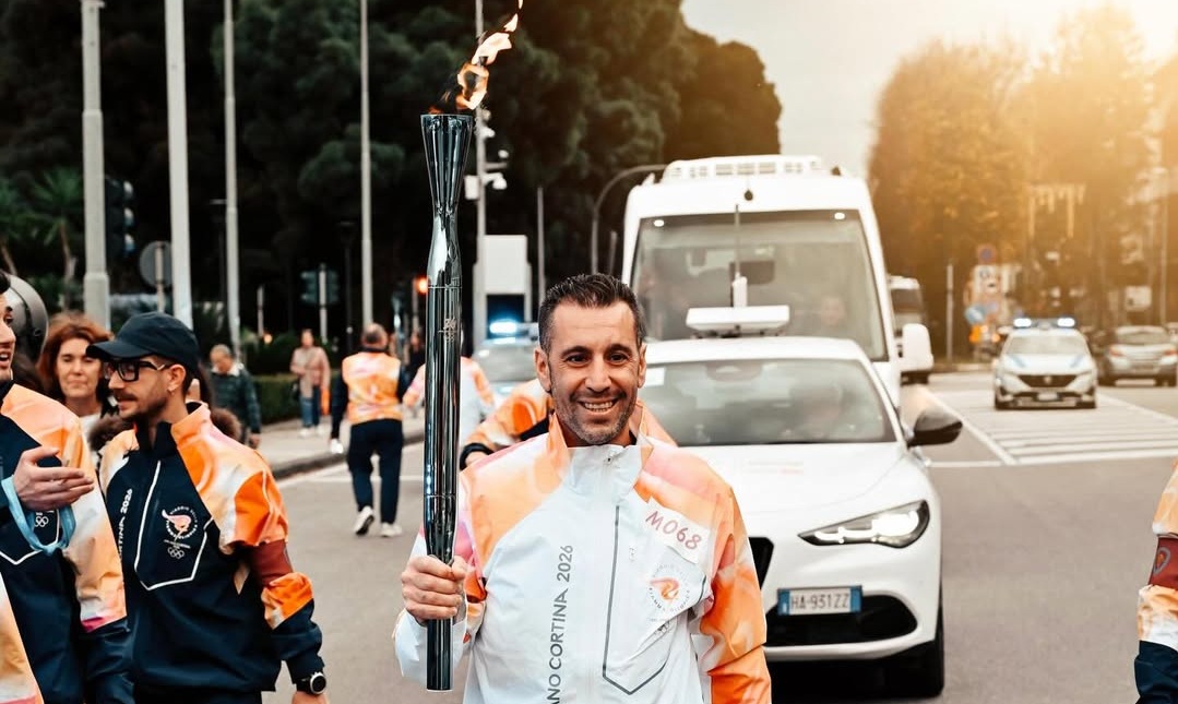 Milano-Cortina 2026, Vincenzo Nibali tedoforo a Messina: "Portare la Fiamma olimpica è stata un'emozione unica"