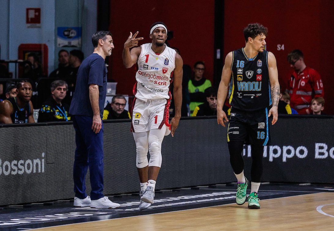 BM ON LBA / VARESE CI METTE IL CUORE, STEWART LA LEADERSHIP: L'OPENJOBMETIS SBANCA CREMONA 79-87 - DI ANTONIO CATALANO