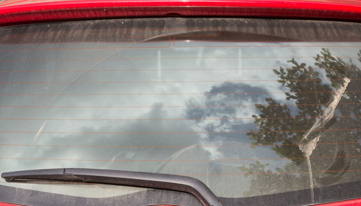 A cosa servono le righe sul lunotto posteriore: tecnologia discreta