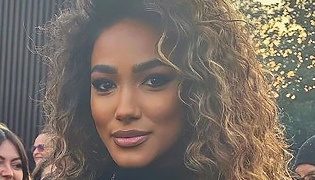 “Samira, vestita così ti porterei a cena"