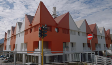 La surreale Casa Galina ora avvolta dalle sterpaglie, il «Castello» di Martignano, la nave di Meano e quella pazza idea della torre in piazza Battisti: ecco l’eredità dell’archietetto Salvotti